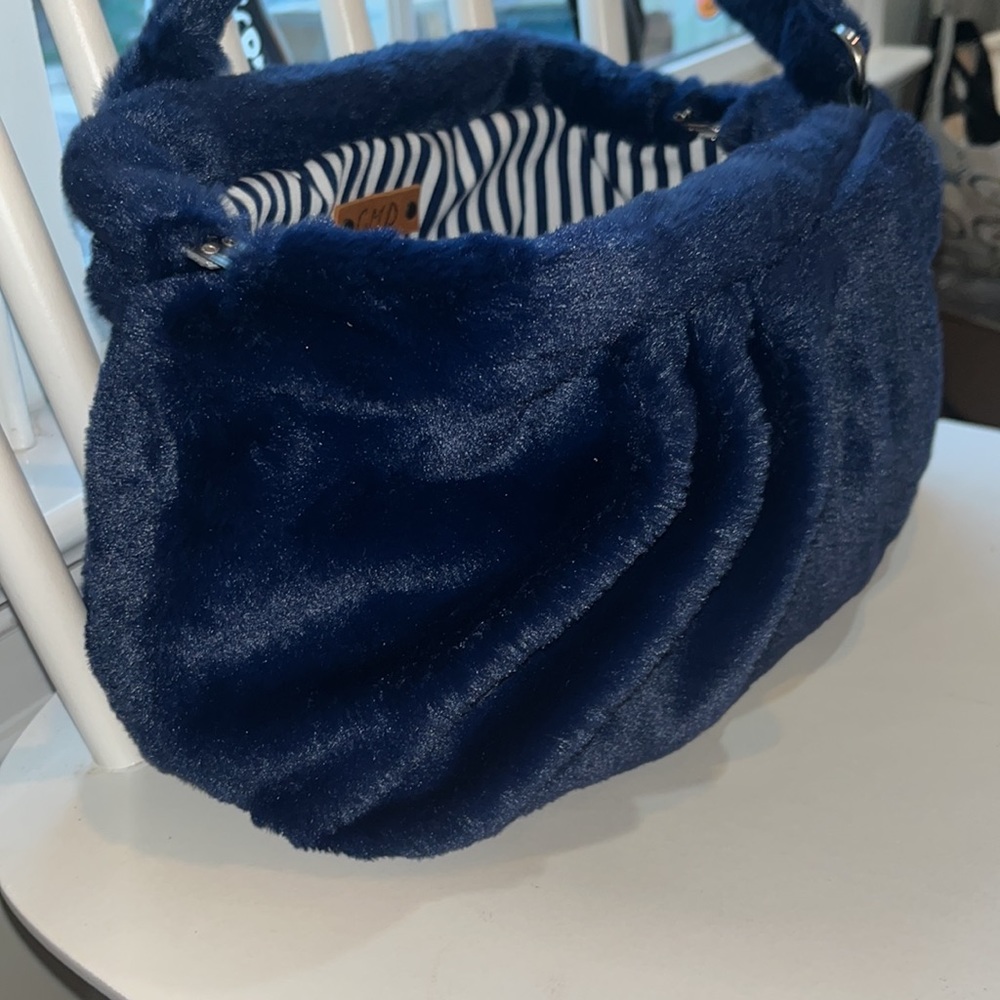 CMD Blue Faux Fur Round Regular Open top, boxy inside- super soft outside - Picture 6 of 12